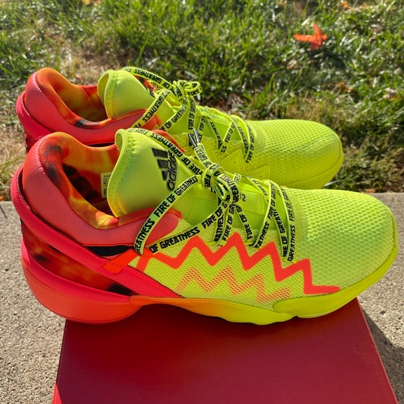 Adidas D.O.N Fire of Greatness Size 10.5 Mens VNDS with OG Box - Picture 3 of 6